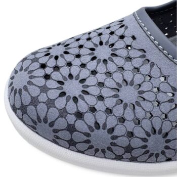 Salón Velcro Cutillas 38470 Pacífico Marino - zapato cómodo con diseño floral troquelado y ajuste de velcro