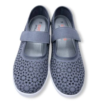 Salón Velcro Cutillas 38470 Pacífico Marino - zapato cómodo con diseño floral troquelado y ajuste de velcro