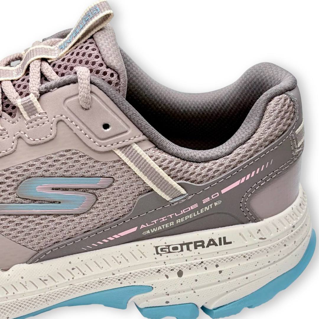 IMG 6242 - ZAPATILLAS SKECHERS GO RUN TRAIL ALTITUDE 2.0 TAUPE BLUE | RENDIMIENTO Y COMODIDAD SKECHERS_MUJER_GO_RUN_TRAIL_ALTITUDE_TPLB_TAUPE_BLUE_129525