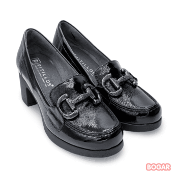 Mocasín de tacón Pitillos 30502 para mujer en color negro, modelo de la colección Otoño-Invierno 2026 de BOGAR.